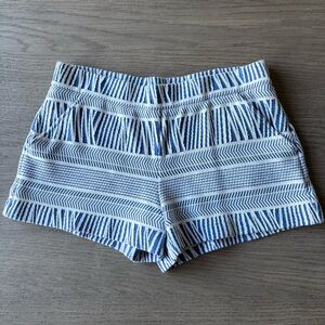 3 Dots Blue & White Patterned Shorts | Size Small | Stretch | Like New